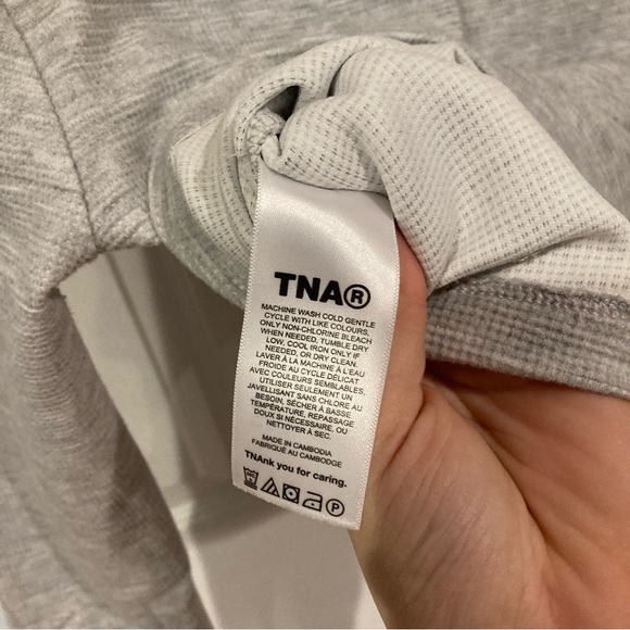 Aritzia Waffle knit cropped long sleeve gray size small - Picture 6 of 7